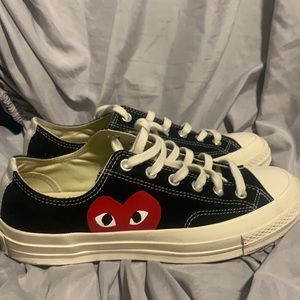 The shoe is a 9 and can fit a 8.5